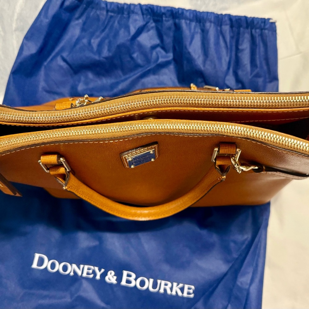 Dooney & Bourke Tan (Natural) Leather Tote w/matching Wallet - Picture 5 of 15